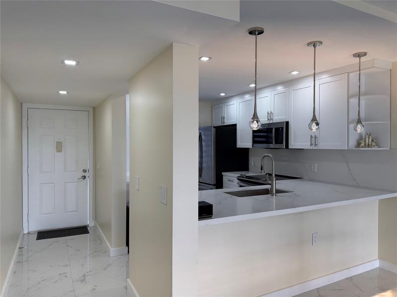 Image 9 of 42 For 1520 Whitehall Dr  306