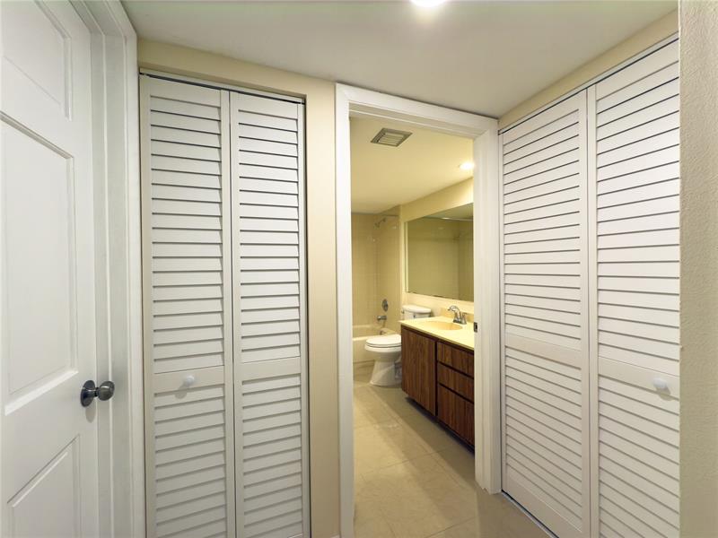 Image 20 of 33 For 1701 Whitehall Dr  303