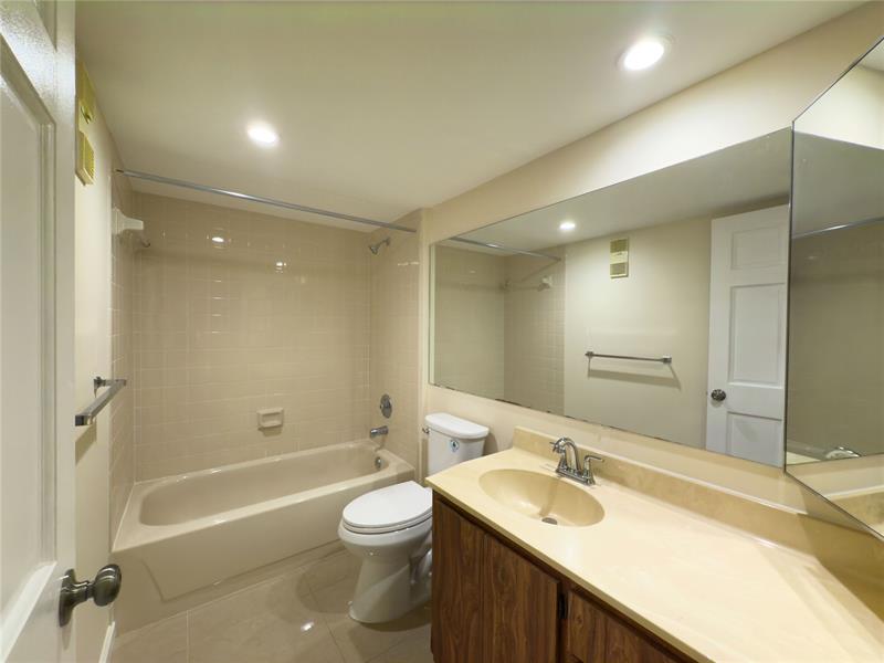 Image 22 of 33 For 1701 Whitehall Dr  303