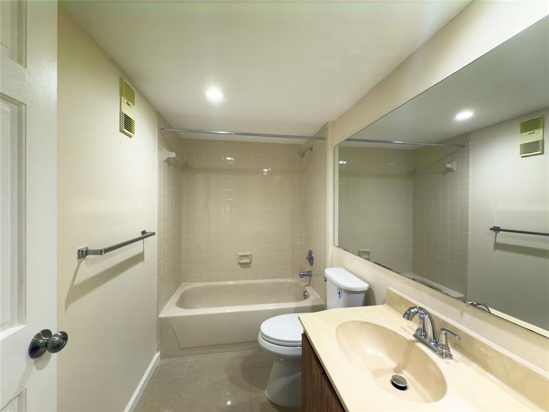 Image 23 of 33 For 1701 Whitehall Dr  303