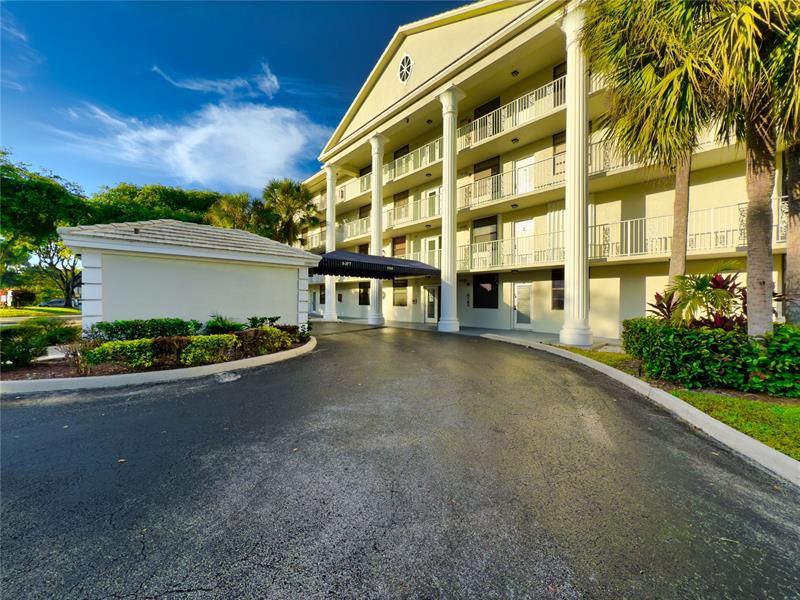 Image 3 of 33 For 1701 Whitehall Dr  303