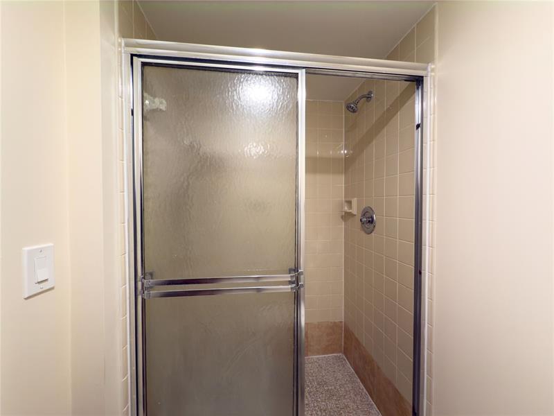 Image 31 of 33 For 1701 Whitehall Dr  303