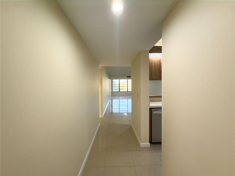 Image 5 of 33 For 1701 Whitehall Dr  303