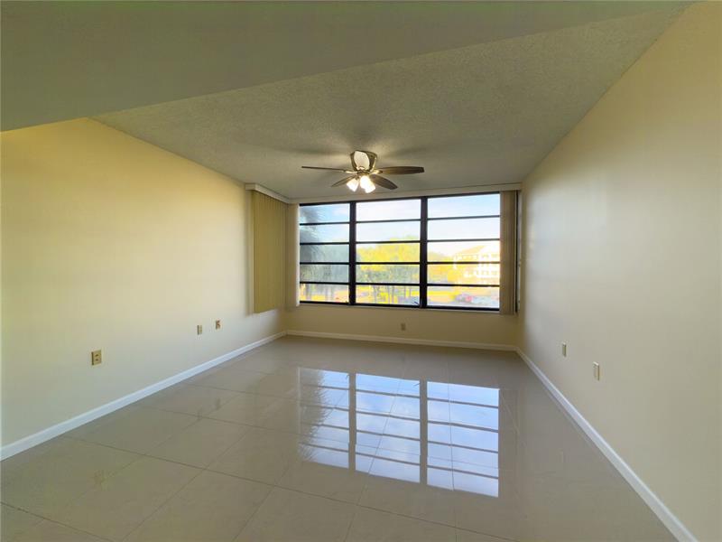 Image 8 of 33 For 1701 Whitehall Dr  303