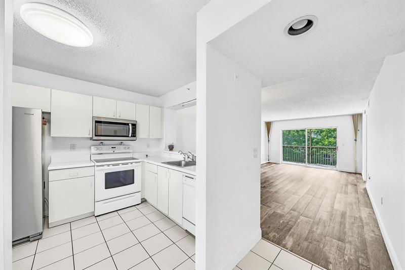 Image 13 of 48 For 9580 Weldon Cir