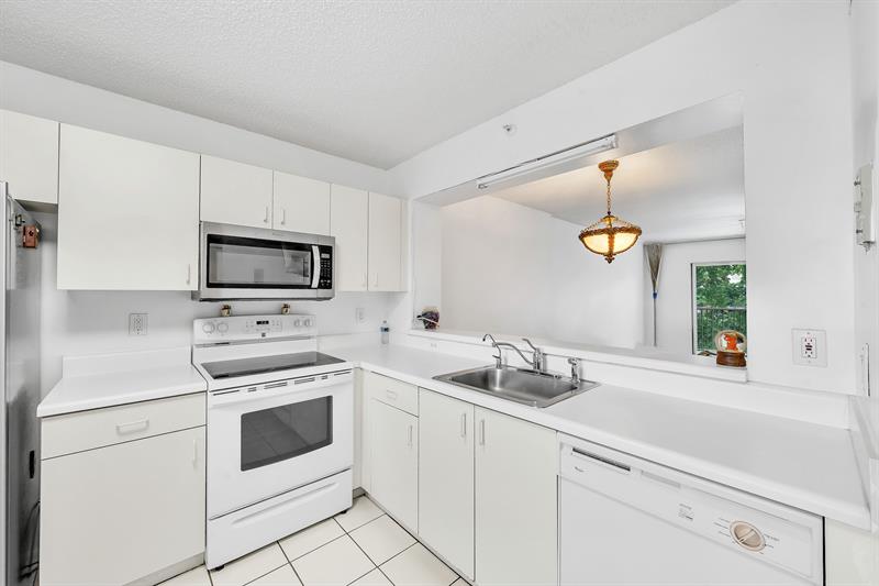 Image 14 of 48 For 9580 Weldon Cir