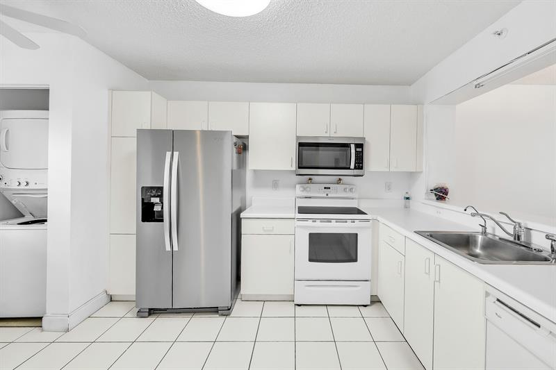 Image 15 of 48 For 9580 Weldon Cir