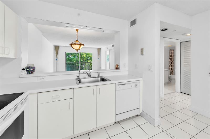 Image 19 of 48 For 9580 Weldon Cir