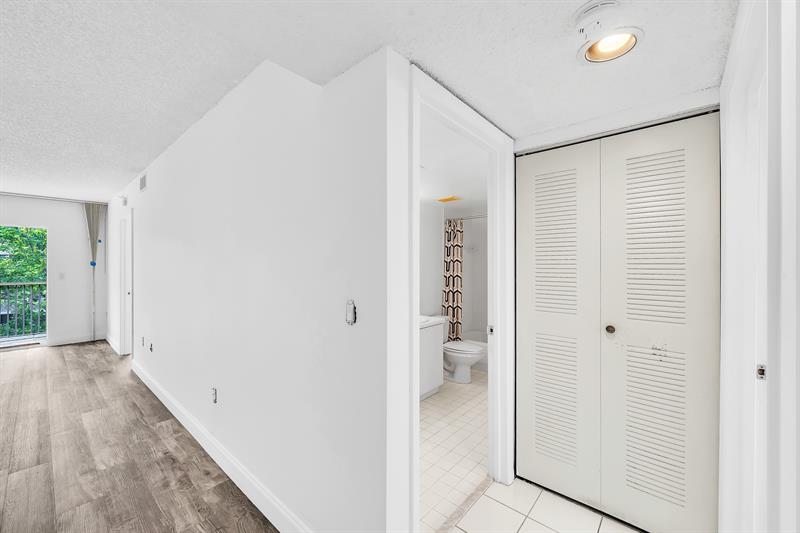 Image 20 of 48 For 9580 Weldon Cir