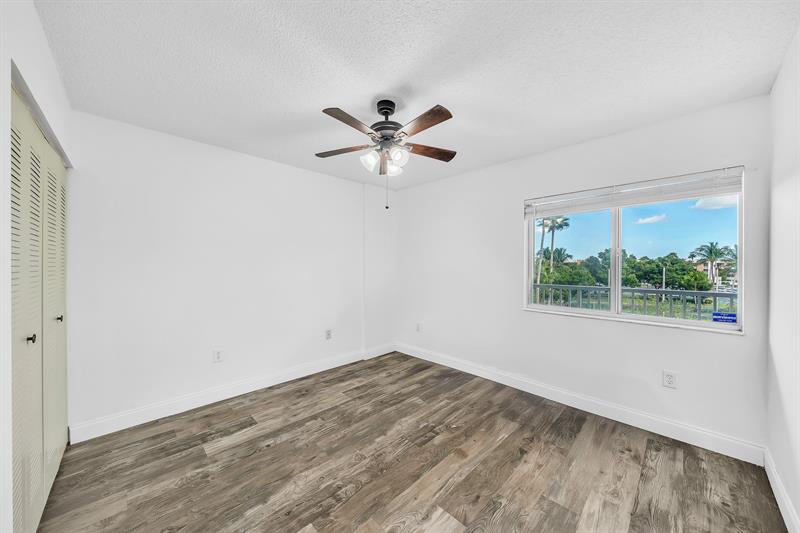 Image 22 of 48 For 9580 Weldon Cir