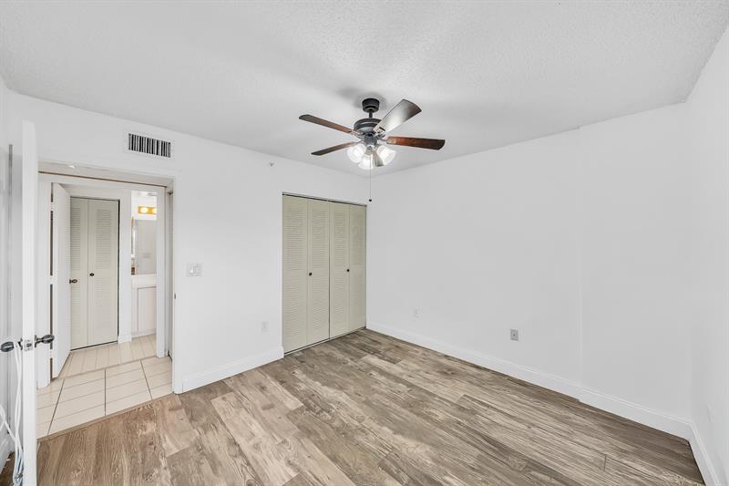 Image 24 of 48 For 9580 Weldon Cir