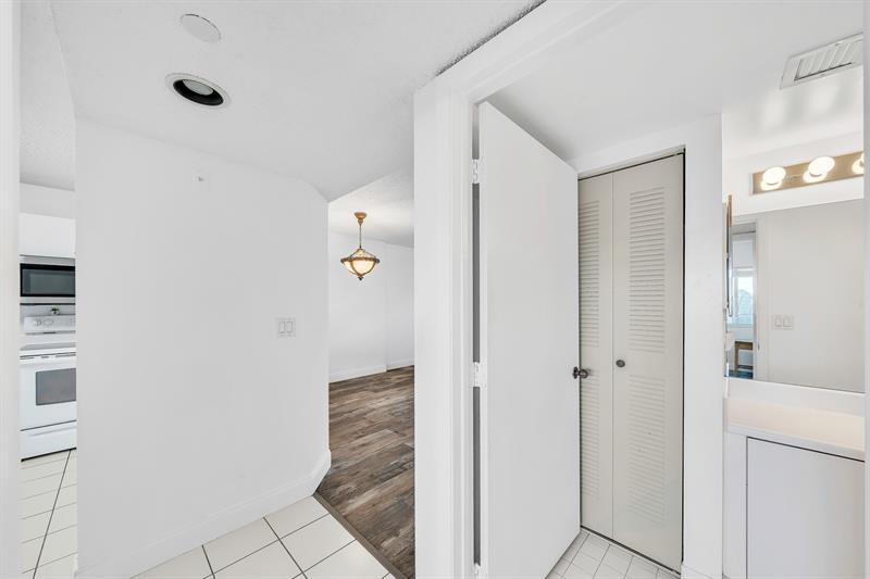 Image 28 of 48 For 9580 Weldon Cir