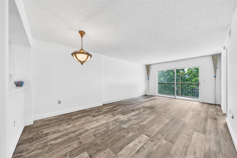 Image 29 of 48 For 9580 Weldon Cir