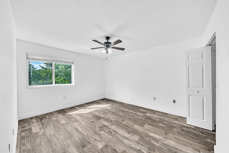 Image 31 of 48 For 9580 Weldon Cir