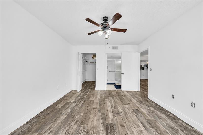 Image 32 of 48 For 9580 Weldon Cir