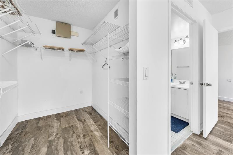 Image 33 of 48 For 9580 Weldon Cir