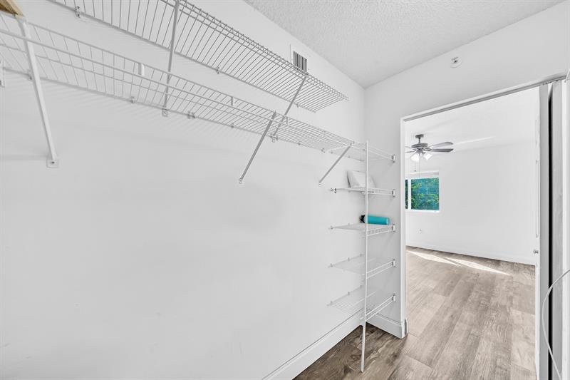 Image 36 of 48 For 9580 Weldon Cir