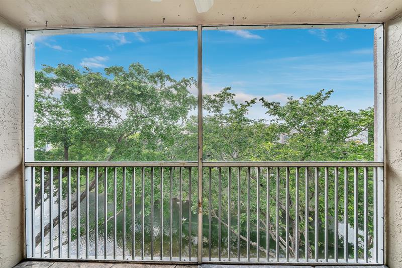 Image 39 of 48 For 9580 Weldon Cir