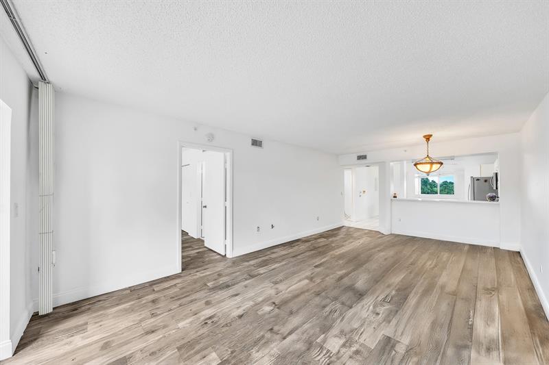 Image 43 of 48 For 9580 Weldon Cir