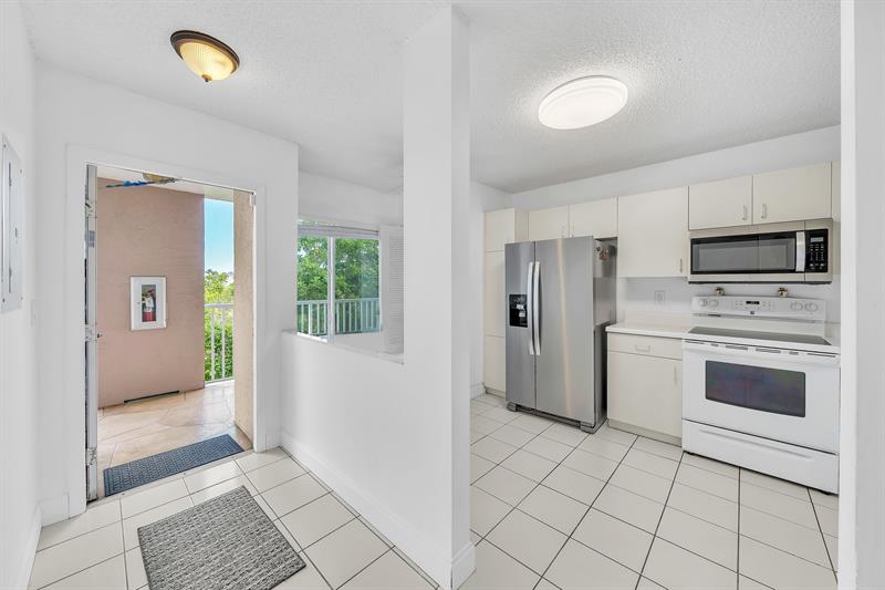 Image 46 of 48 For 9580 Weldon Cir