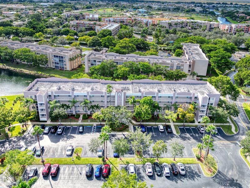 Image 8 of 48 For 9580 Weldon Cir