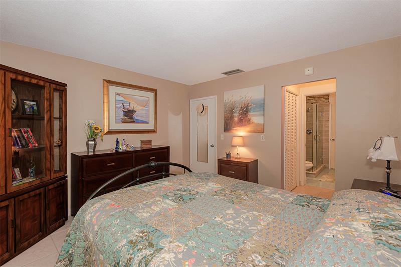 Image 19 of 29 For 801 Pine Dr  21