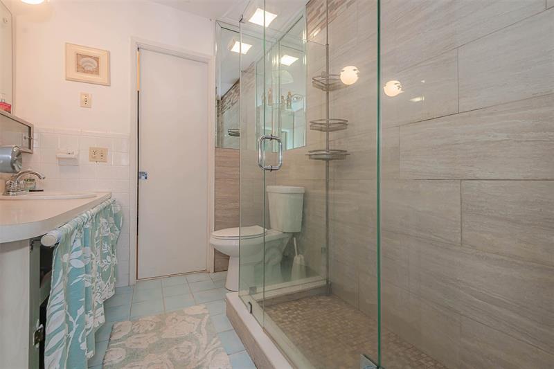 Image 21 of 29 For 801 Pine Dr  21