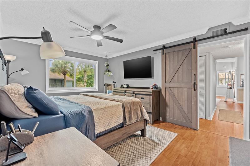 Image 13 of 25 For 2761 Oakland Forest Dr 204