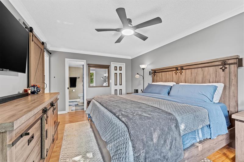 Image 14 of 25 For 2761 Oakland Forest Dr 204