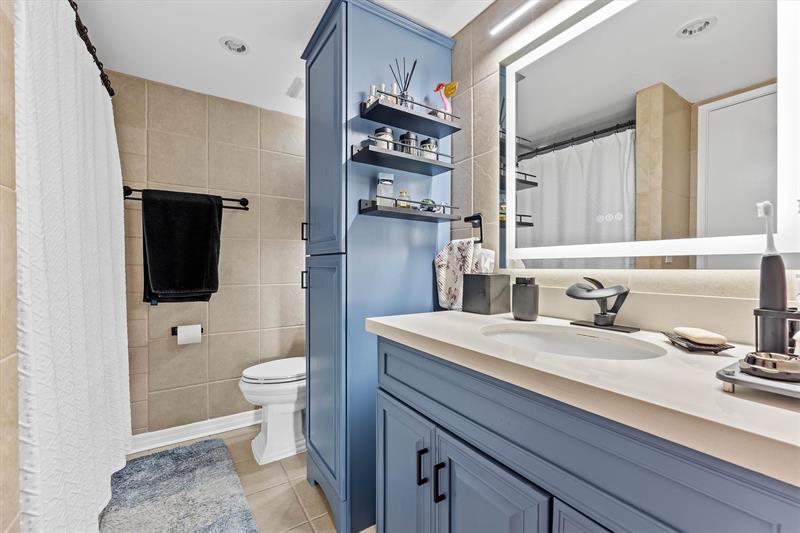 Image 15 of 25 For 2761 Oakland Forest Dr 204