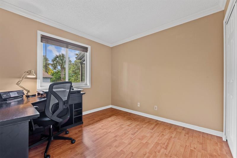 Image 16 of 25 For 2761 Oakland Forest Dr 204