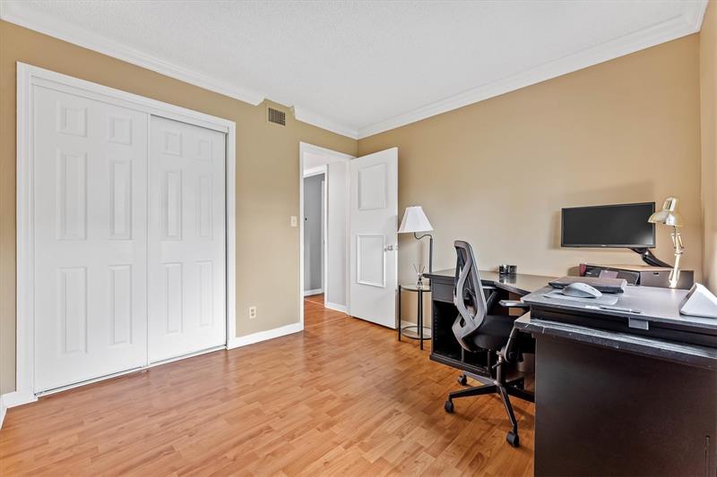 Image 17 of 25 For 2761 Oakland Forest Dr 204