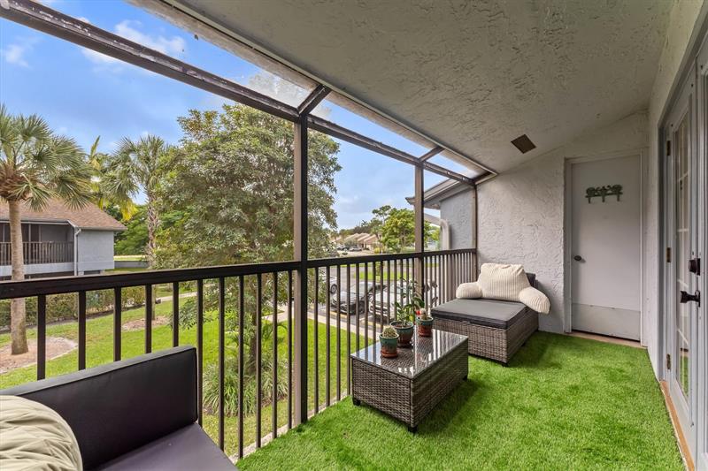 Image 19 of 25 For 2761 Oakland Forest Dr 204