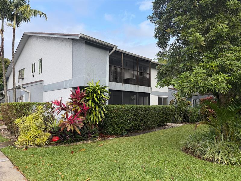 Image 2 of 25 For 2761 Oakland Forest Dr 204