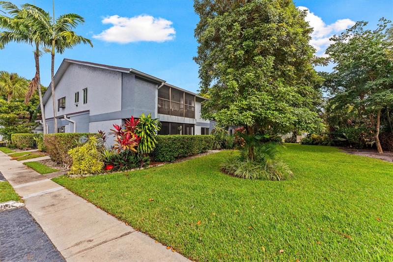 Image 21 of 25 For 2761 Oakland Forest Dr 204