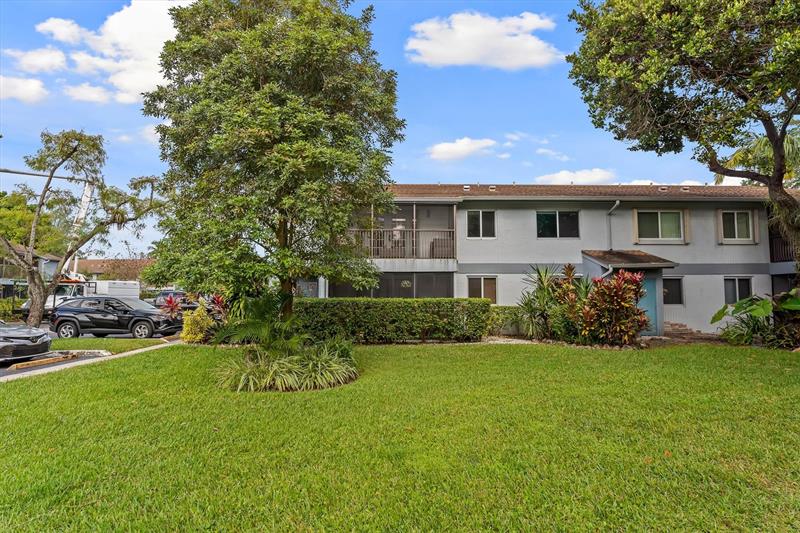 Image 23 of 25 For 2761 Oakland Forest Dr 204