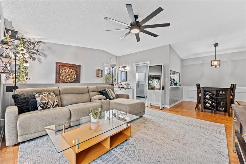 Image 5 of 25 For 2761 Oakland Forest Dr 204