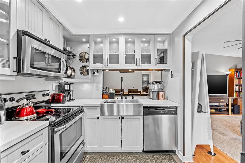 Image 7 of 25 For 2761 Oakland Forest Dr 204