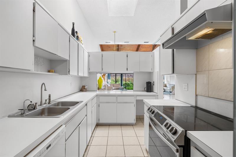 Image 15 of 24 For 2679 Parkview Dr 2679