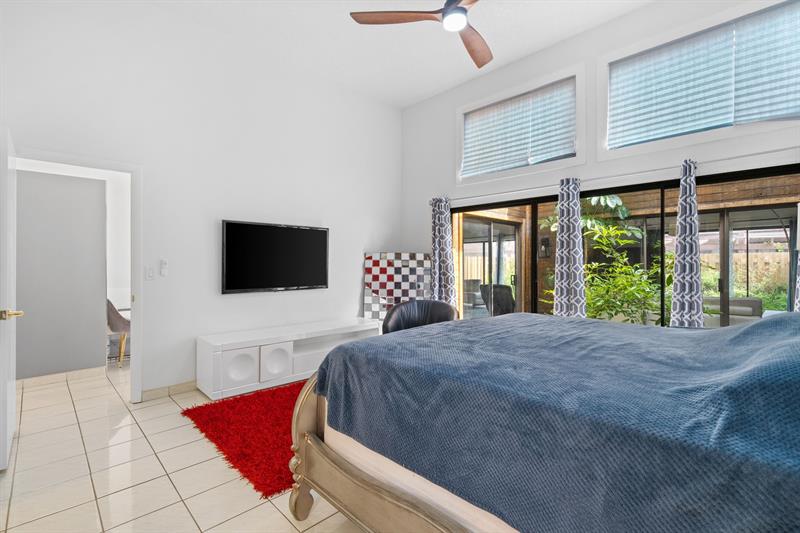 Image 17 of 24 For 2679 Parkview Dr 2679