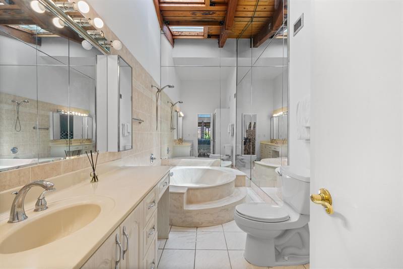 Image 19 of 24 For 2679 Parkview Dr 2679