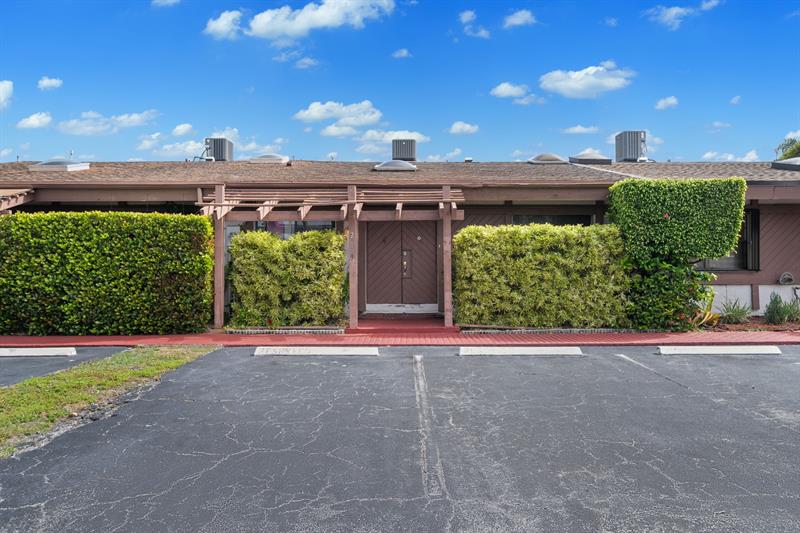 Image 2 of 24 For 2679 Parkview Dr 2679