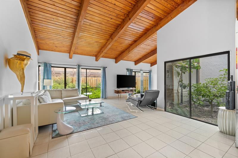 Image 4 of 24 For 2679 Parkview Dr 2679