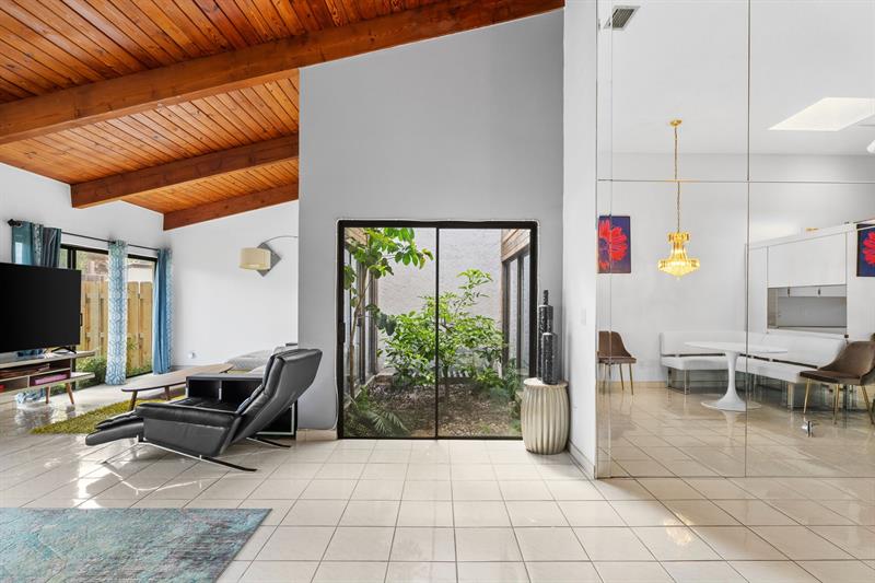 Image 5 of 24 For 2679 Parkview Dr 2679