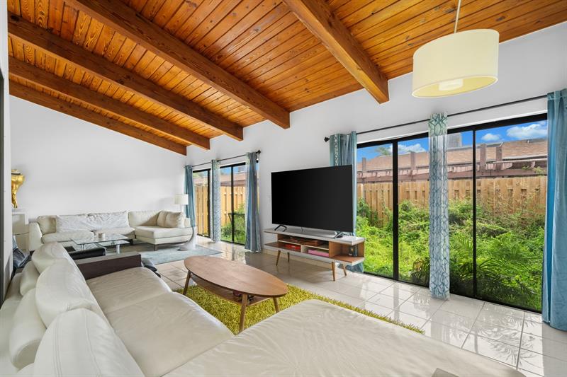 Image 8 of 24 For 2679 Parkview Dr 2679