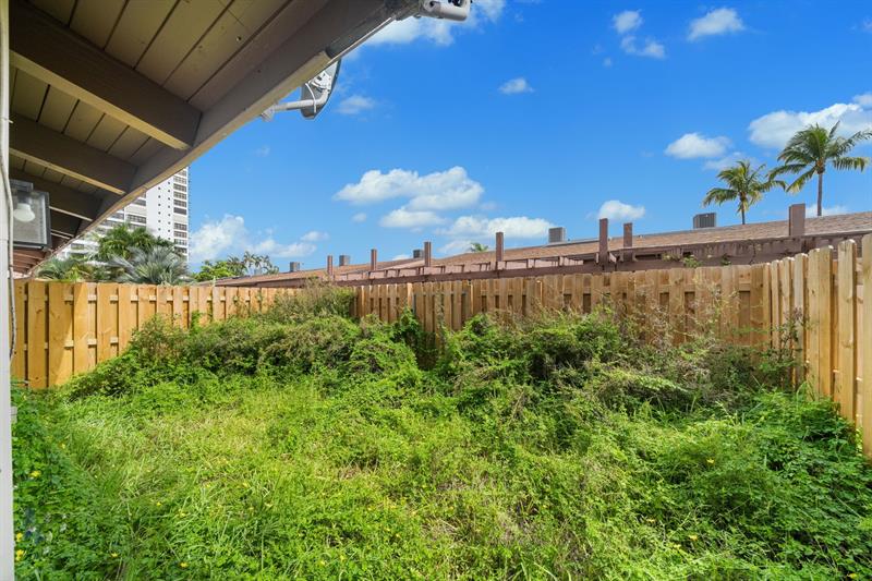 Image 9 of 24 For 2679 Parkview Dr 2679