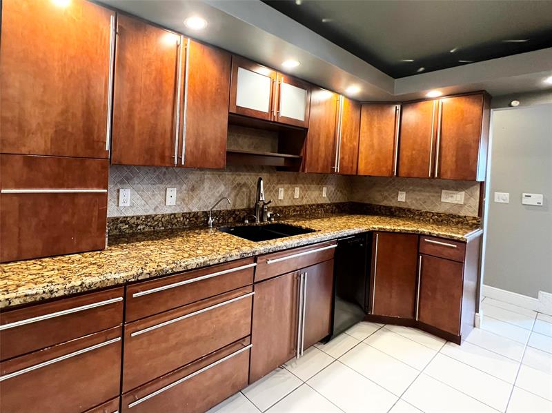 Image 7 of 33 For 9320 32nd St