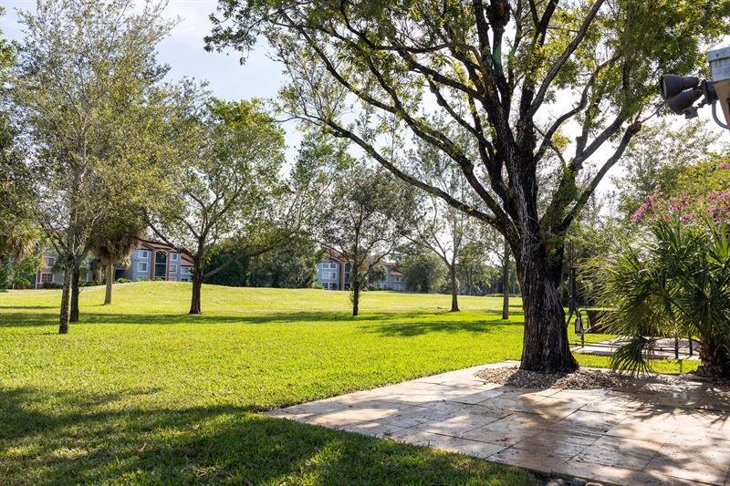 Image 28 of 30 For 7326 Pinewalk Dr 7326