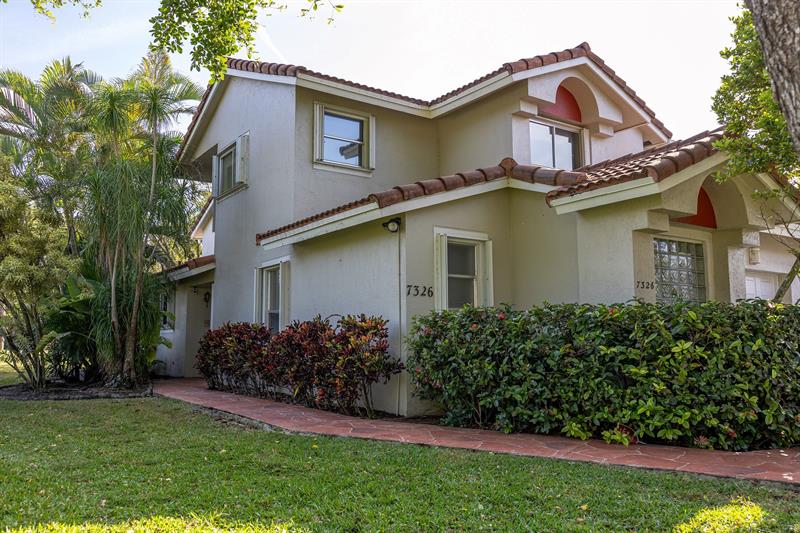 Image 4 of 30 For 7326 Pinewalk Dr 7326