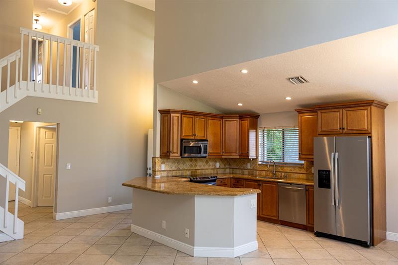 Image 6 of 30 For 7326 Pinewalk Dr 7326